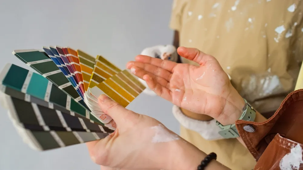 Hands,Holding,And,Examining,Color,Swatches,In,Various,Shades,For